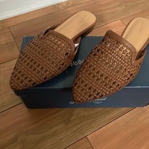 Brown Universal Thread summer shoe